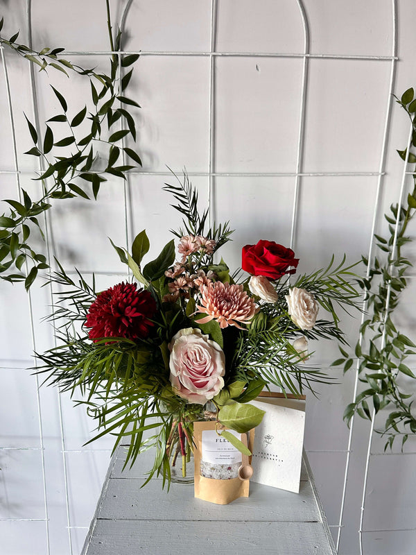 Le kit parfait pour la St-Valentin! (bouquet moyen + vase + sel de bain + carte)