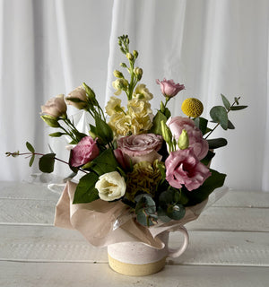 Bouquet et tasse artisanale Petite Violette