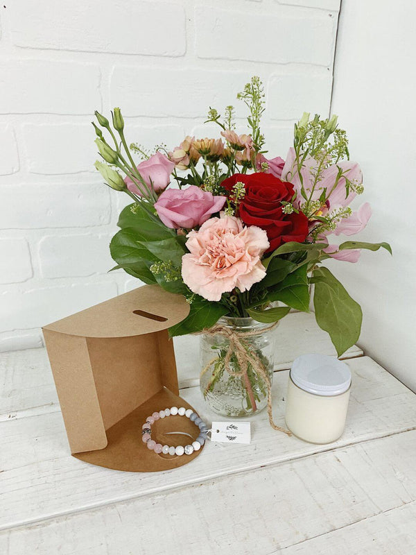 Kit - Delicate bouquet, mini candle and bracelet